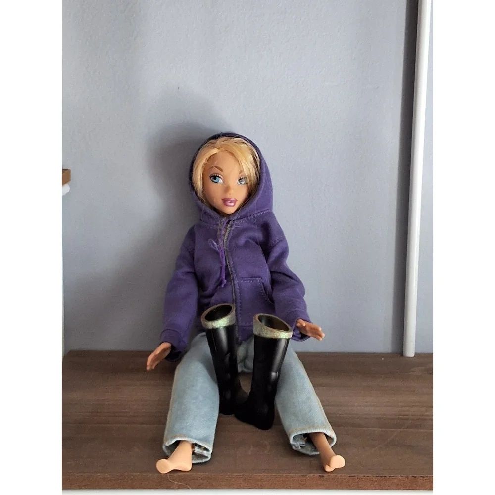 1999 Mattel Barbie Doll With Belly Chain. Comes With Outfit And Boots. Vintage